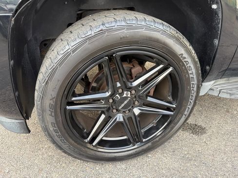 Used 2011 Chevrolet Avalanche LTZ image 76