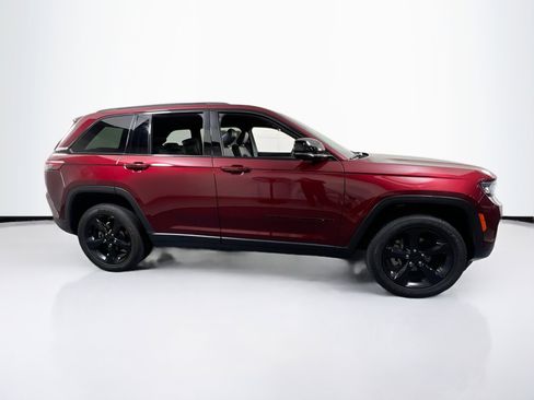 Used 2023 Jeep Grand Cherokee Altitude image 4