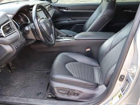 Used 2018 Toyota Camry SE w/ Moonroof Package FWD image 15