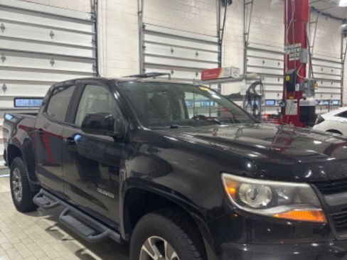 Used 2017 Chevrolet Colorado Z71 AWD/4WD image 37
