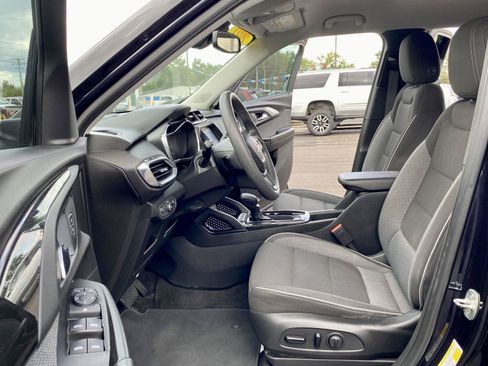 Used 2021 Chevrolet TrailBlazer LT w/ Convenience Package FWD image 8
