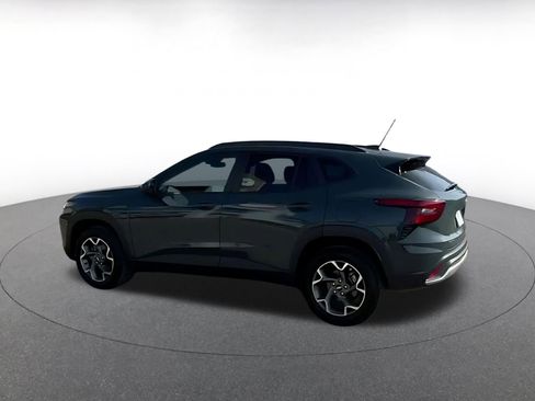 Used 2025 Chevrolet Trax LT image 10