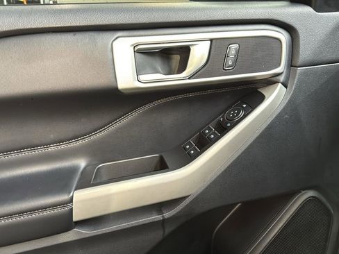Used 2022 Ford Explorer XLT w/ Equipment Group 202A image 11
