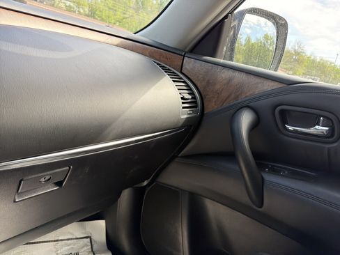 Used 2024 Nissan Armada SL w/ Captain's Chairs Package AWD/4WD image 27