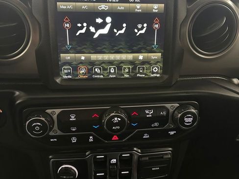 Used 2022 Jeep Gladiator Willys image 23