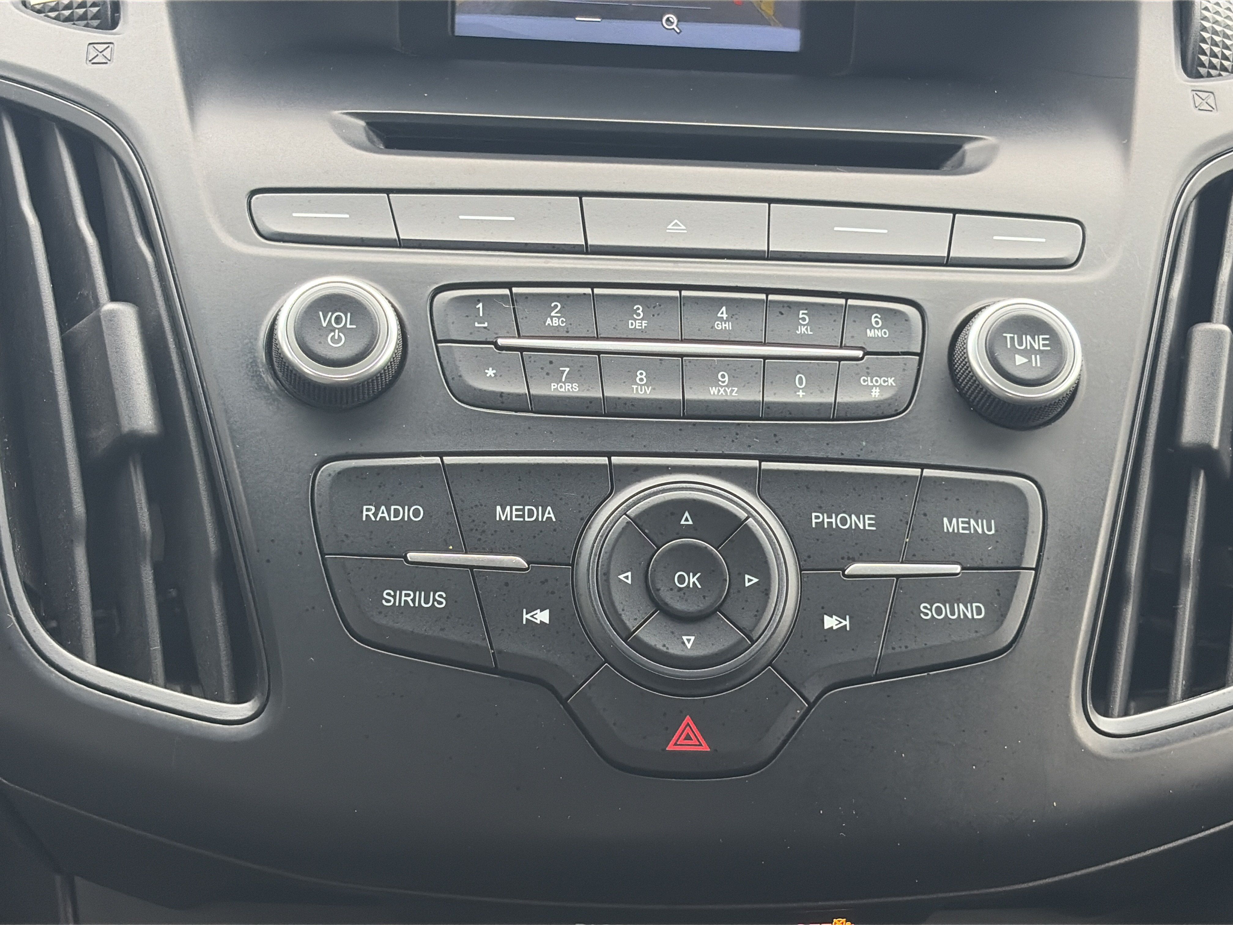 Used 2017 Ford Focus SE FWD image 28