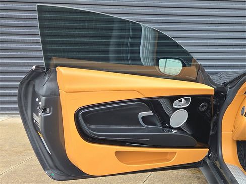 Used 2019 Aston Martin DB11 Volante image 7