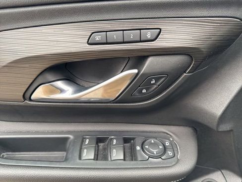 Used 2022 GMC Terrain SLT w/ Infotainment Package II image 23