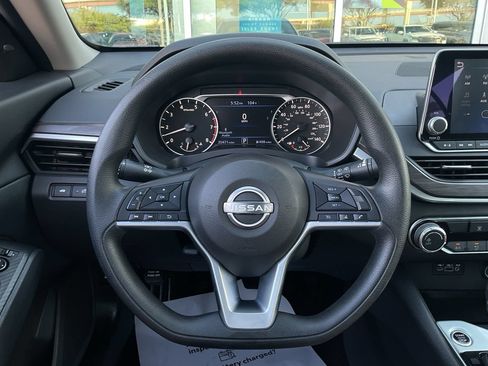 Used 2025 Nissan Altima 2.5 SV FWD image 24