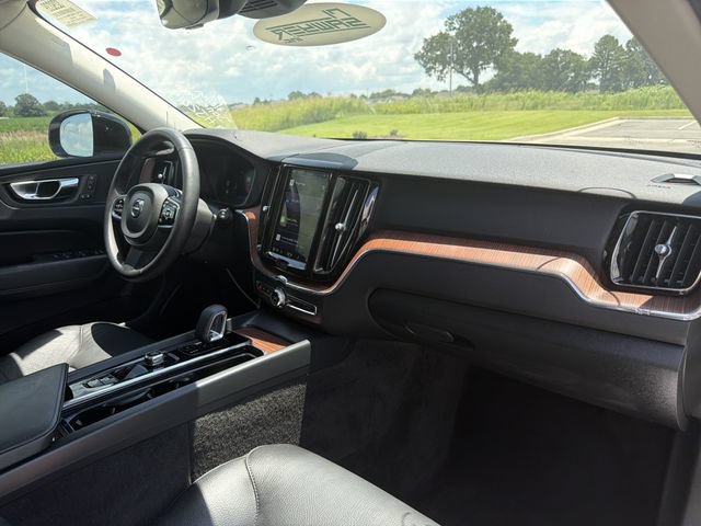 Used 2024 Volvo XC60 B5 Plus AWD/4WD image 18