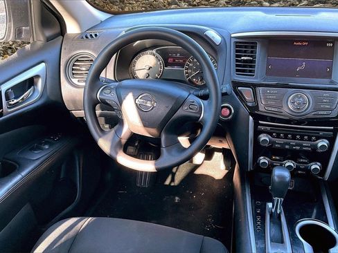 Used 2020 Nissan Pathfinder S image 5