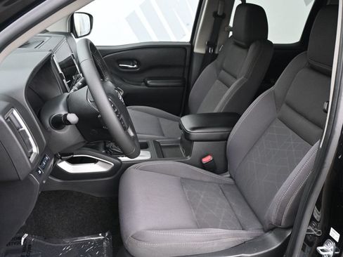 Used 2025 Nissan Frontier SV w/ SV Convenience Package RWD image 16