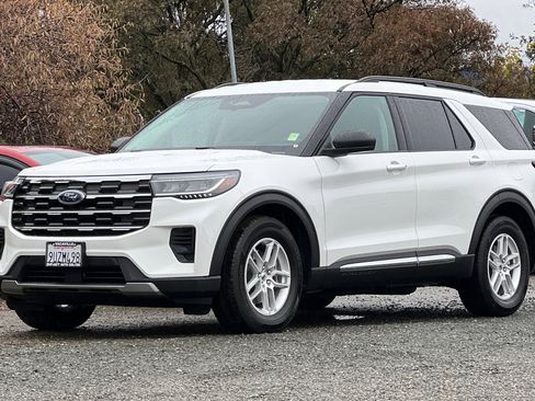 Used 2025 Ford Explorer Active image 8