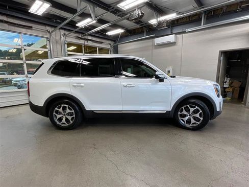 Used 2020 Kia Telluride EX w/ Towing Package FWD image 6