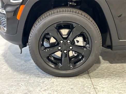 New 2025 Jeep Grand Cherokee Limited w/ Black Appearance Package image 11