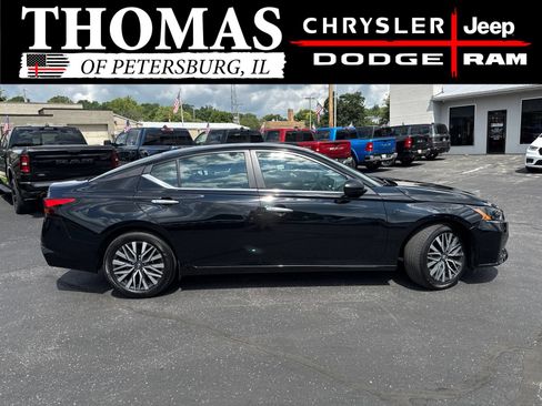 Used 2025 Nissan Altima 2.5 SV FWD image 8
