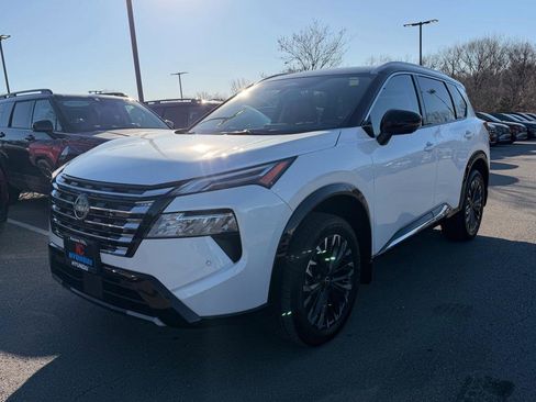 Used 2025 Nissan Rogue Platinum w/ Tech Package image 1