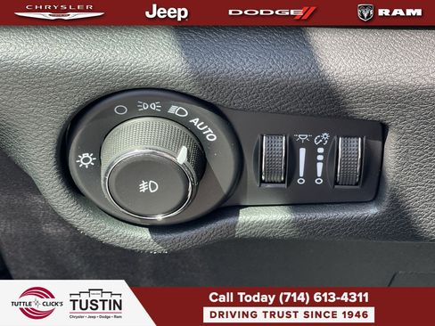 New 2026 Chrysler Pacifica Select FWD image 23