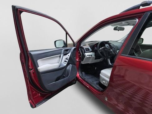 Used 2015 Subaru Forester 2.5i Premium AWD/4WD image 12