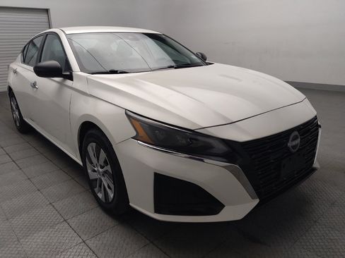 Used 2024 Nissan Altima 2.5 S FWD image 13