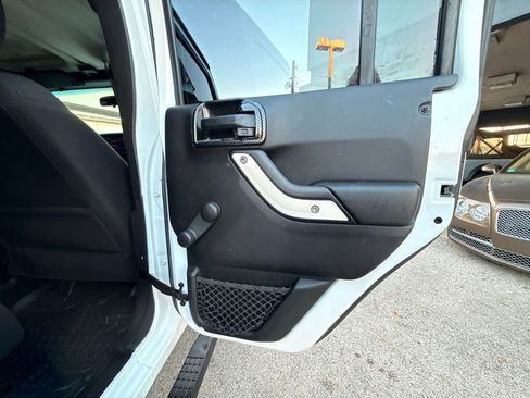 Used 2017 Jeep Wrangler Unlimited Sport image 33