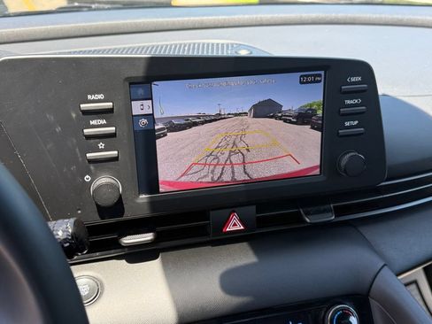 Used 2025 Hyundai Elantra Sport FWD image 27