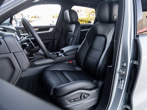 New 2026 Porsche Cayenne S image 5