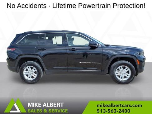 Used 2023 Jeep Grand Cherokee Laredo AWD/4WD image 8