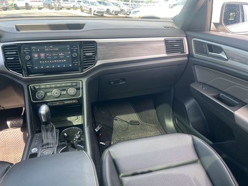 Certified 2023 Volkswagen Atlas Cross Sport SE w/ Panoramic Sunroof Package AWD/4WD image 10