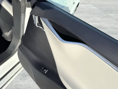 Used 2016 Tesla Model S 60 image 68