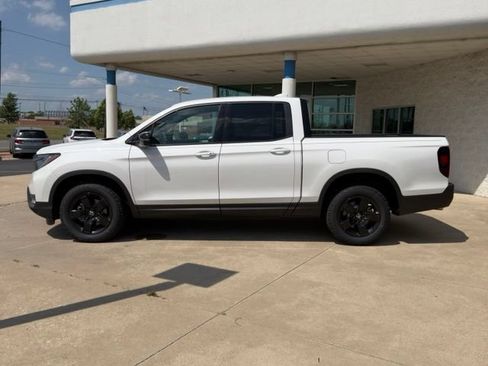 New 2026 Honda Ridgeline Black Edition image 2