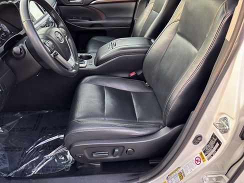 Used 2014 Toyota Highlander Limited image 18
