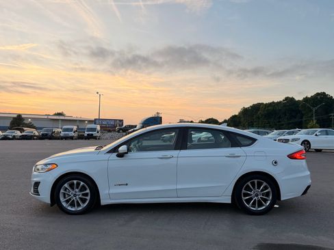 Used 2019 Ford Fusion SE FWD image 9