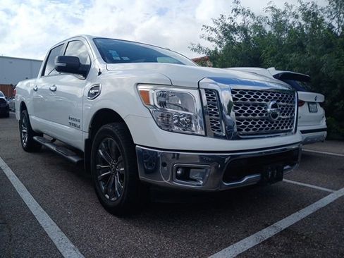 Used 2017 Nissan Titan SV AWD/4WD image 3