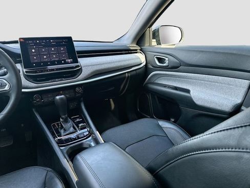 Used 2023 Jeep Compass Latitude image 24