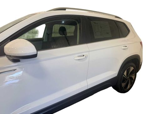 Certified 2024 Volkswagen Taos SE w/ Panoramic Sunroof Package AWD/4WD image 7