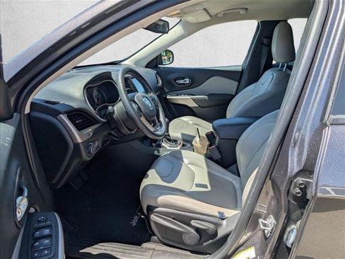 Used 2018 Jeep Cherokee Latitude FWD image 14