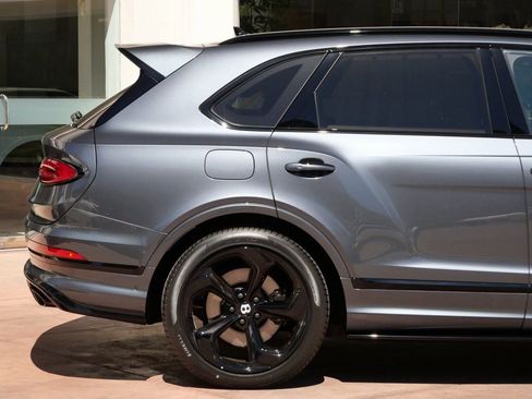 Used 2025 Bentley Bentayga AWD/4WD image 9