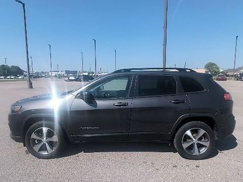 Used 2022 Jeep Cherokee Limited AWD/4WD image 8