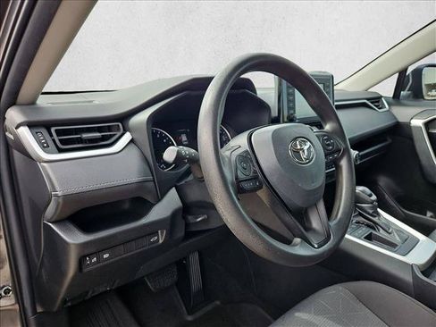 Used 2021 Toyota RAV4 XLE w/ Convenience Package FWD image 10