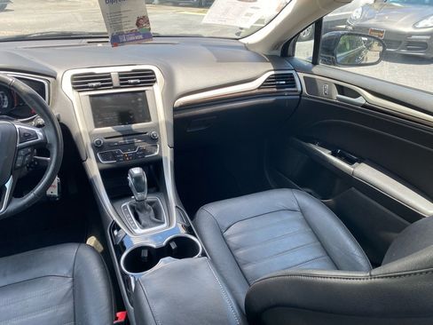 Used 2016 Ford Fusion SE w/ Equipment Group 202A FWD image 15