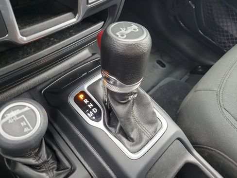 Used 2018 Jeep Wrangler Unlimited Sport image 35