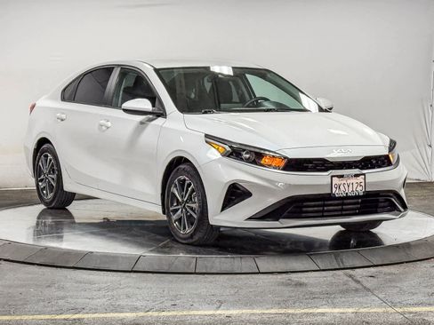 Used 2024 Kia Forte LXS FWD image 5