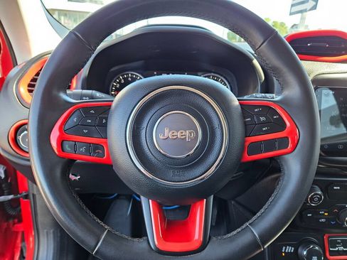 Used 2020 Jeep Renegade Latitude w/ Popular Equipment Group AWD/4WD image 19