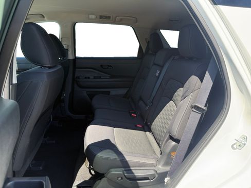 Used 2024 Nissan Pathfinder SV FWD image 16