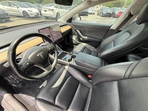 Used 2018 Tesla Model 3 Long Range RWD image 9