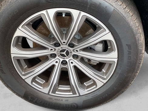 Used 2025 Mercedes-Benz GLC 300 4MATIC image 26