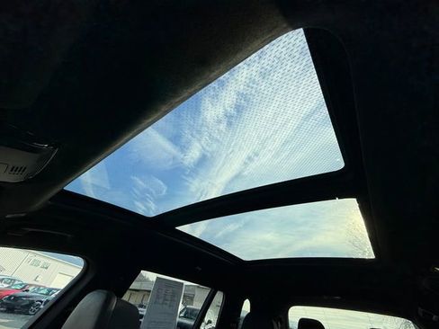 Used 2023 BMW X7 M60i w/ Executive Package image 32