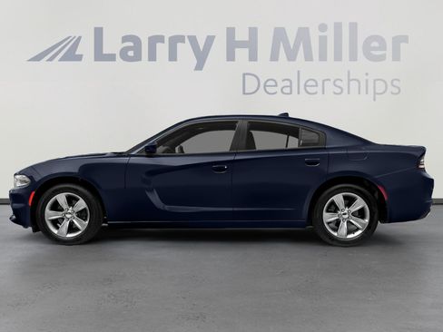 Used 2015 Dodge Charger SXT image 3