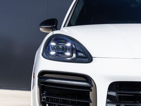 Used 2022 Porsche Cayenne GTS image 18